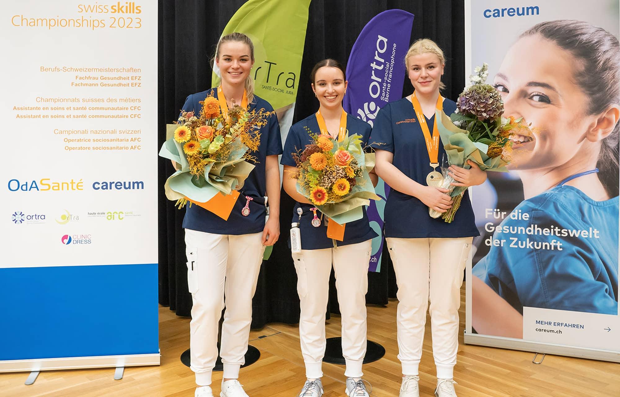 Die drei Siegerinnen bei den SwissSkills 2023 für Fachpersonen Gesundheit in Delémont