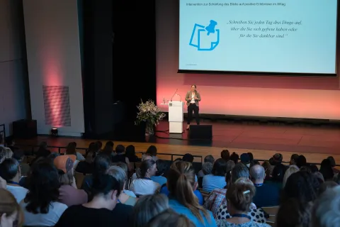 Referentin Dr. med. Katharina Geschke Pflegesymposium Pflegende Angehörige