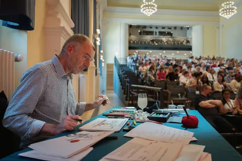 Pflegesymposium Karikaturist Carlo Schneider skizziert