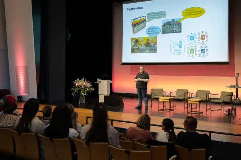 Referent Dr. Alexander Seifert Pflegesymposium Pflegende Angehörige