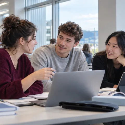 Studenten am Lernen mit Sphere