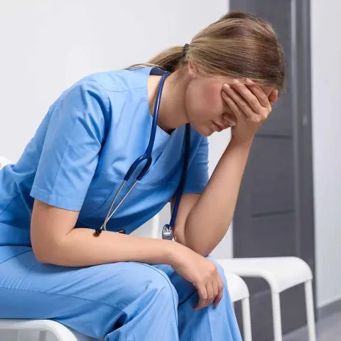 überforderte Pflegefachperson