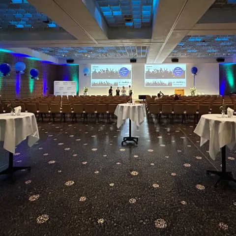Ausgezeichnet mit dem Gütesiegel «Herausragend»: Das Careum Auditorium begeistert beim Swiss Location Award erneut Veranstalter:innen.