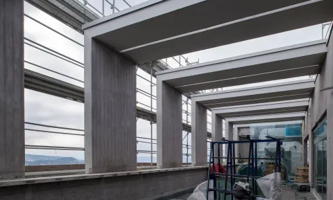 Neue Fenster auf der Dachterrasse im Careum Hochhaus