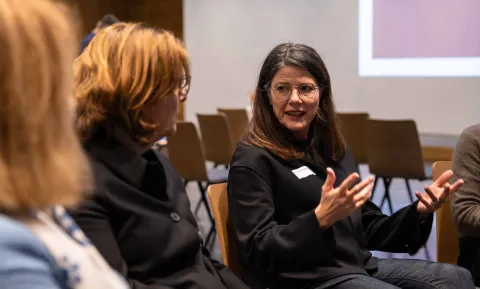 Diskussion in Kleingruppen bei der Careum Impuls-Veranstaltung zum Thema «Schweizer Gesundheitswesen: Braucht es einen Paradigmenwechsel?»