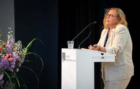 Prof. Dr. med. Undine Lang beleuchtete die Auswirkungen von Einsamkeit und zeigte auf, welche Faktoren Resilienz und Verbundenheit stärken können.