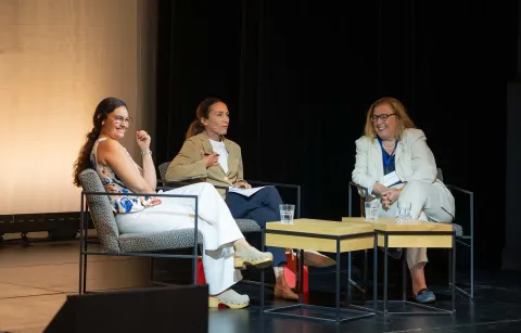  Podiumsdiskussion mit Tanja Ringgenberg und Prof. Dr. Undine Lang In der moderierten Gesprächsrunde wurden zentrale Erkenntnisse des Vormittags vertieft und gemeinsam reflektiert.