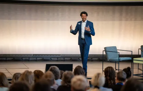Johnsua König am Pflegesymposium 2026