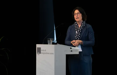 Vanda Mathis zeigte, wie Erzählen und aufmerksames Zuhören Nähe schaffen und Menschen miteinander verbinden können.