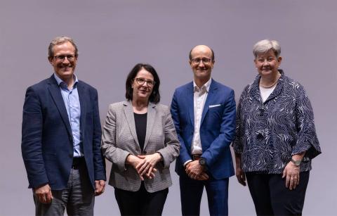 Die Neuen im Stiftungsrat mit dem Präsidenten: Urs Brügger, Beatrix Frey-Eigenmnn, Hans C. Werner, Renate Gröger Frehner