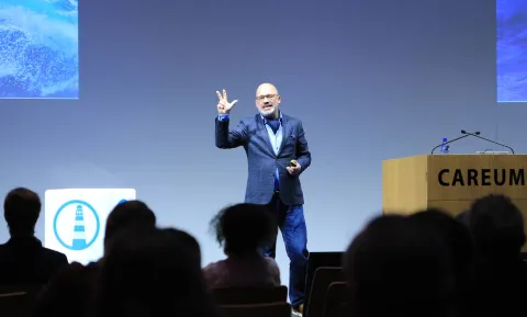 Dr. Andreas M. Walker spricht über die Lernbedürfnisse der Generation Alpha.
