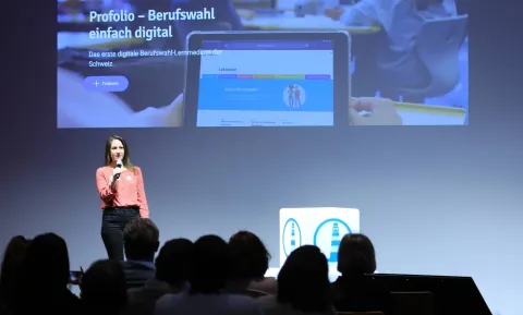 An der Edubase Future Night 2024 wurden auch Best-Practice-Beispiele aus dem Bereich der Lernmedien präsentiert.