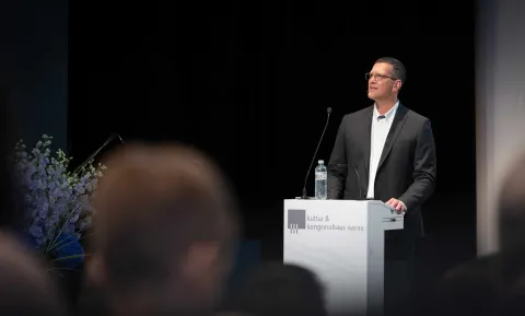 Gabriel Bürgisser an der Careum Führungstagung 2025
