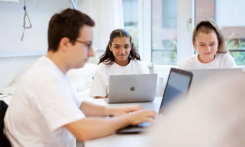 Höhere Fachschule Pflege im Skillsunterricht im Careum Bildungszentrum