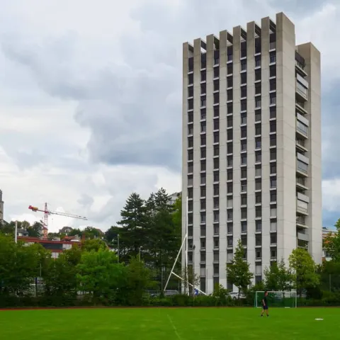 Hochhaus dient Flüchtenden aus der Ukraine als Unterkunft