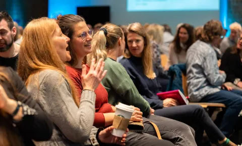 Das Publikum freut sich auf Praxisbeispiele von KI-Anwendungen in der Gesundheitsversorgung am Careum Forum 2026