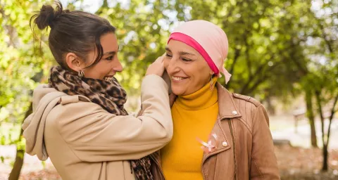 Krebskranke Mutter mit Tochter