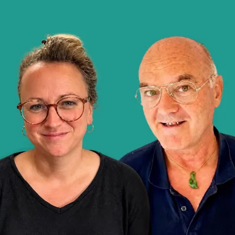 Salome von Flüe und Hansjürg Perino, die im Blog Lernaufgaben mit KI einordnen.