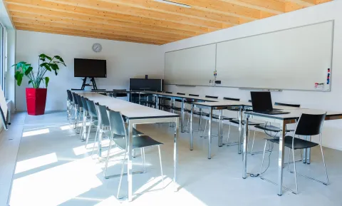 Sitzungsraum der Careum Hochschule Gesundheit in Zürich für Besprechungen und Workshops