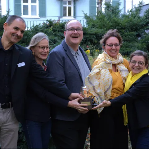 Das Projektteam von Careum, ZHAW und dem Medizin & Chiropraktik Zentrum Winterthur freut sich über die Auszeichnung des Gesundheitsnetzes 360° für das Projekt «Soziales Rezept in der Hausarztpraxis» 