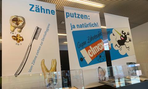 Zähne putzen: ja natürlich - Ausstellung in der Bibliothek UB Medizin Careum