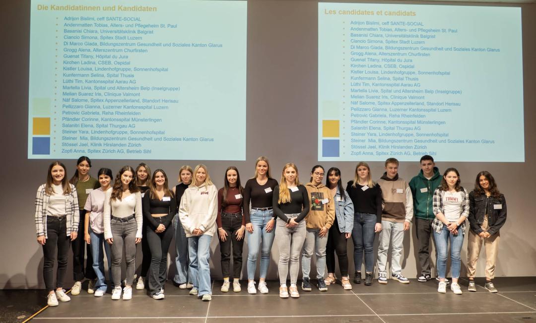 Auf der Bühne: Die Kandidatinnen und Kandidaten für die SwissSkills Championships 2023 für FaGe